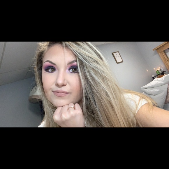 Meet your Posher, Sierra - Picture 4 of 4